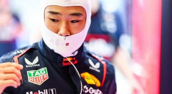 Tsunoda teszt- és tartalékpilótaként marad a Red Bullnál