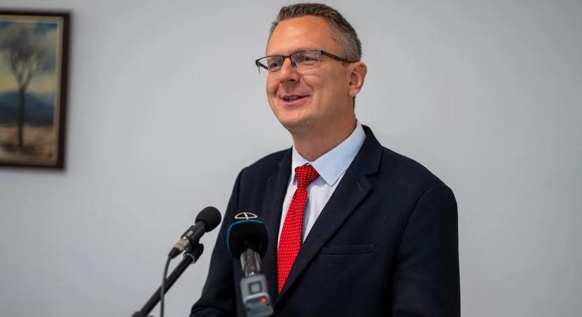 Rétvári Bence nagyszerű hírt jelentett be a rendvédelmi dolgozókról