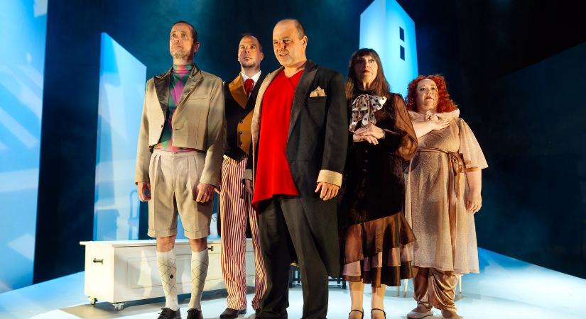 A Thália Szinház Márai Sándor novelláiból készült színházi előadása is a Magyar magazinban