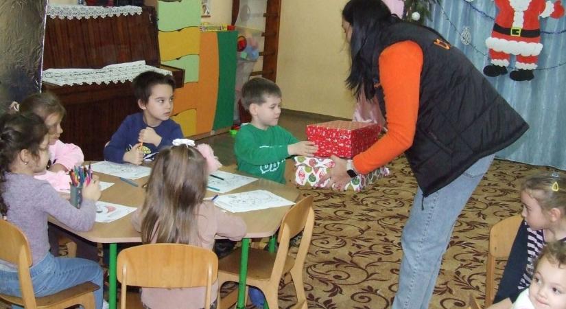 Múzeumi tárlatvezetést ér minden teli cipősdoboz!