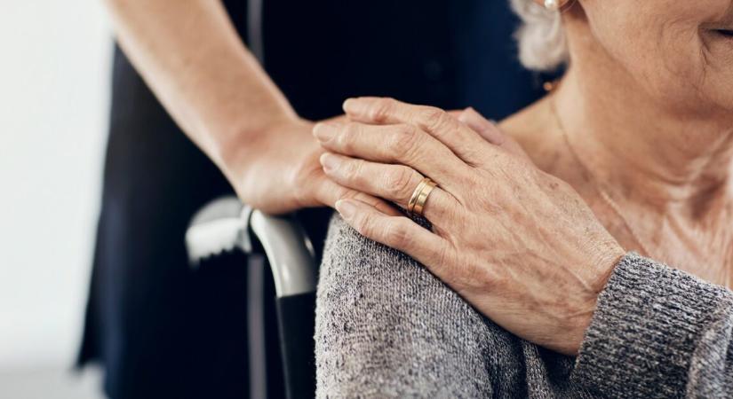 Döbbenetes baleset történt az esküvőn – a nagymama gerince is eltört