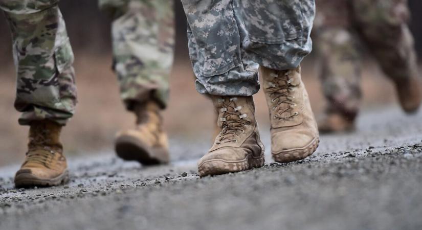 Meghökkentő körülmények között öltek meg egy 24 éven át szolgált katonát, aki rendőr is volt