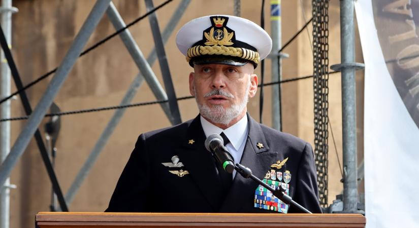 Nérónak hiszi magát az abnormális admirális