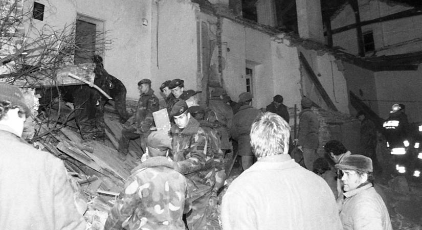 Megrázó visszaemlékezés: 31 éve történt a szajoli vonatkatasztrófa – galériával