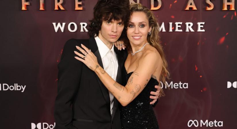 Miley Cyrus menyasszony lett