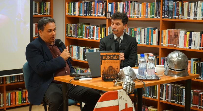 A Hunyadi sorozat írójával beszélgettünk
