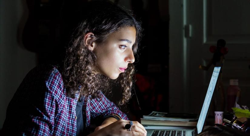 Biztonságos legyen vagy szerethető? Súlyos dilemmával szembesül az OpenAI