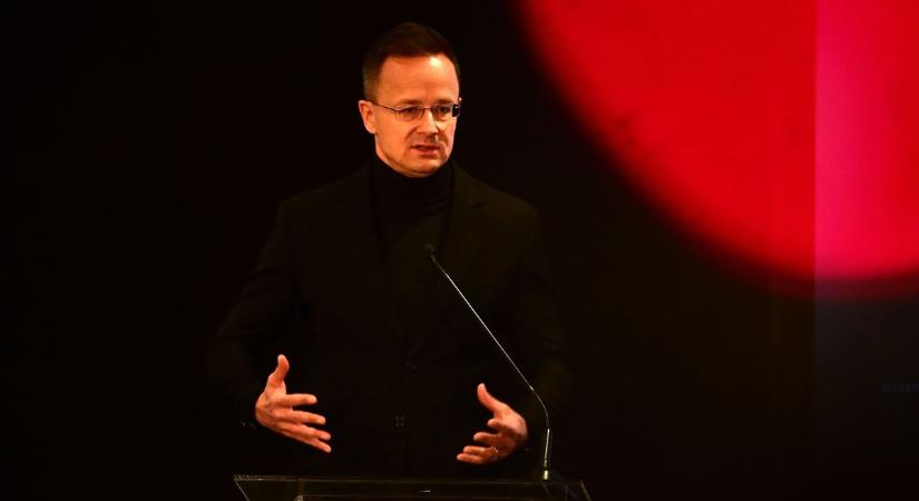 Szijjártó Péter: a nyugat-európai politikusok háborúra készülnek Európa és Oroszország között
