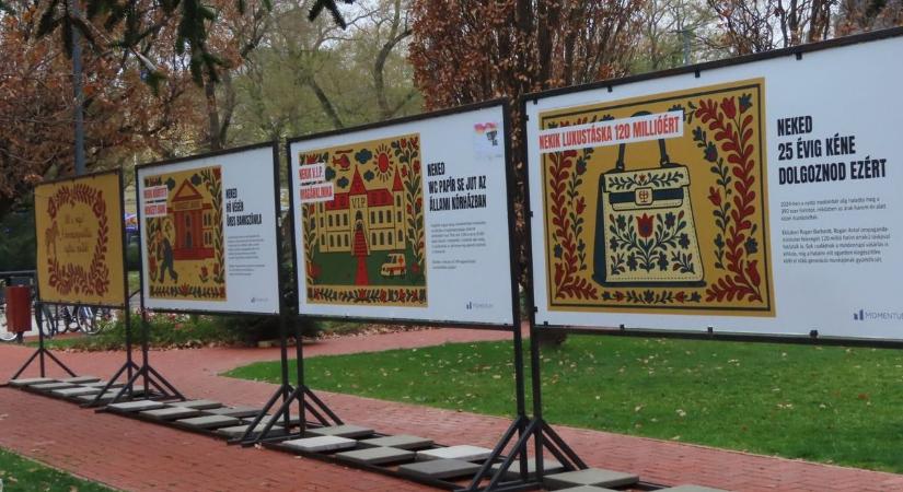 Politikai plakátok kerültek az adventi vásár mellé, komoly felháborodást váltottak ki Hódmezővásárhelyen