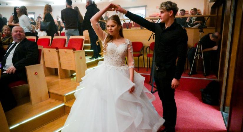 Jubileumi gálaműsor - 110 éves győri Deák iskola gálaesten ünnepelt - fotók