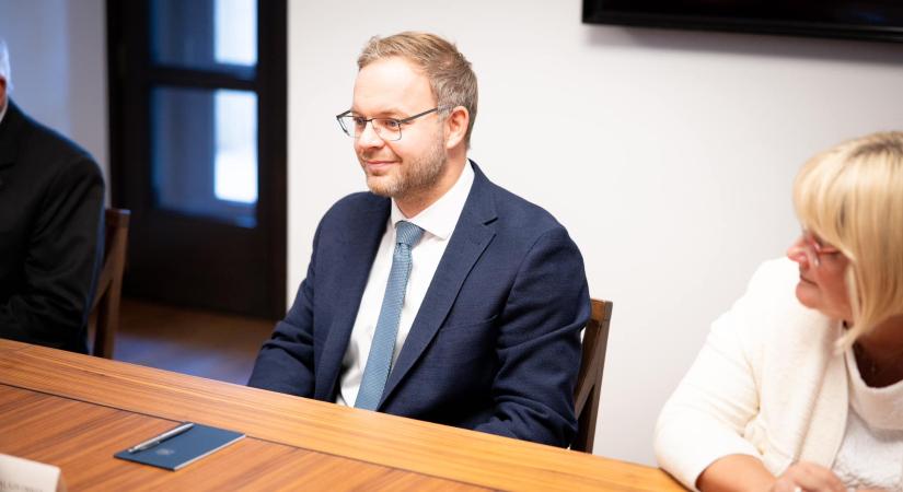 Orbán Balázs szerint nem lenne muszáj lemondania a Nyíregyházi Állatpark igazgatójának a tiszás jelöltsége miatt