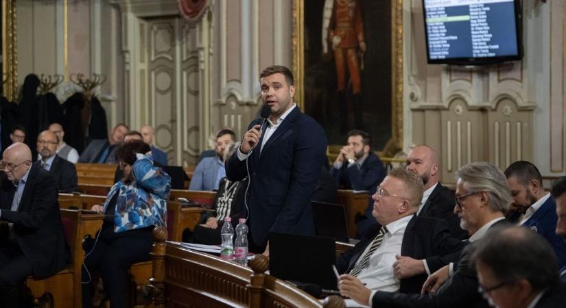 Ez sok vállalkozót érzékenyen érint majd: közel 50%-kal nő a közterület-használati díj Szegeden