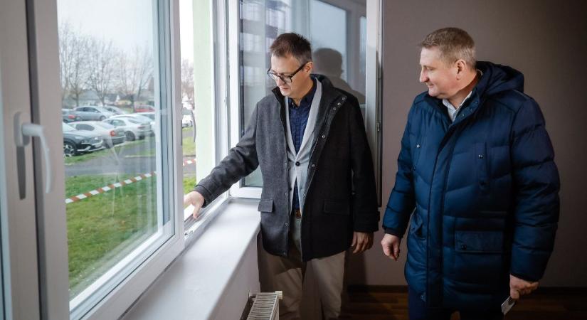 Nagyszabású lakásfelújítás zajlik Egerben – az önkormányzat és az EVAT felelős gazdálkodással dolgozik a modernizációért