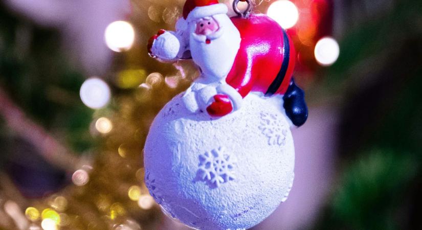 Megtaláltuk a legviccesebb és legfurcsább karácsonyfadíszeket a boltokban!