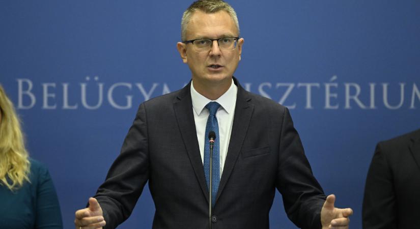 Februárban kapják meg a hathavi fegyverpénzt a rendvédelmi dolgozók