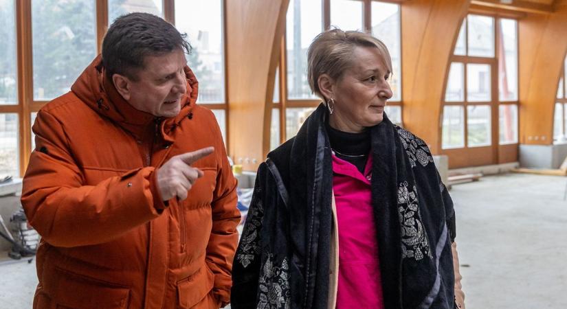 Célegyenesben a kisbéri tanuszoda - az átadásra már nem kell sokat várni