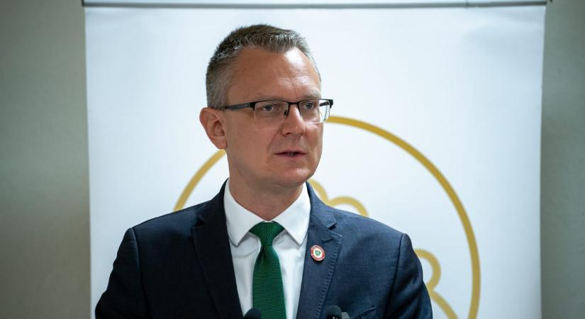 Rétvári Bence: jövő februárban érkezik a fegyverpénz