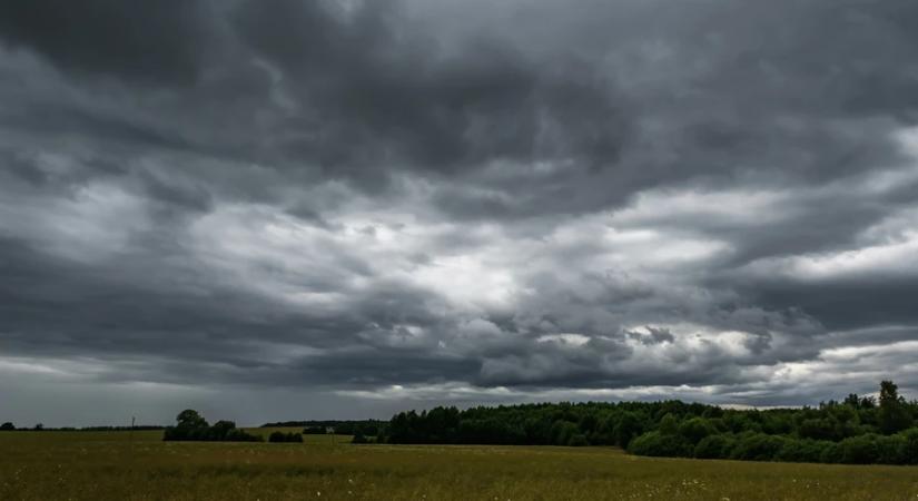 Borult, párás, de enyhe idő várható december első hetében