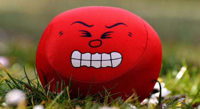 „A stílusért elnézést kérek, hiba volt” – magyarázkodik az aggódó apával b*zmegelő fideszes államtitkár