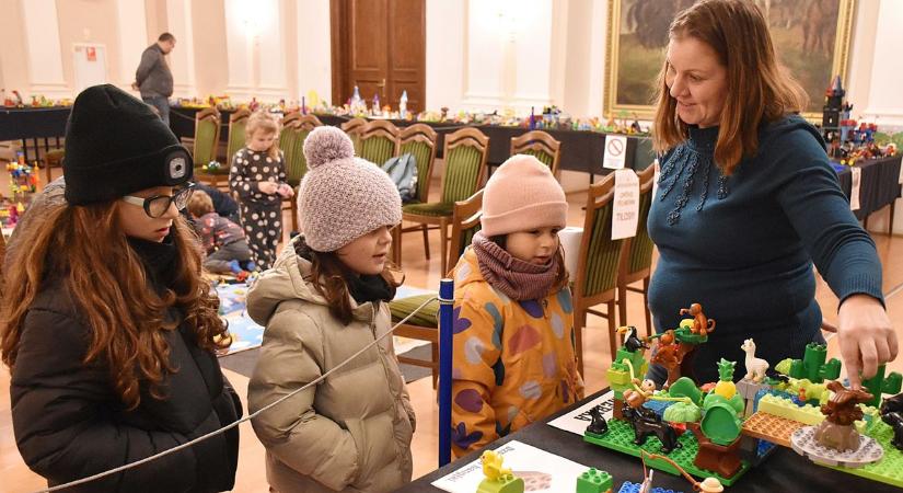 Ezt látni kell! Napokon belül Szolnokra érkezik a gigantikus LEGO-csodákból álló kiállítás