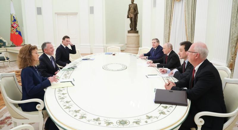 Megkezdődtek a tárgyalások Moszkvában: Putyin Trump küldötteivel találkozik