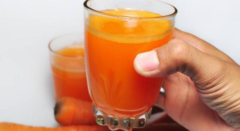 A férfi mindennap répalevet iszik, hogy narancssárga legyen a bőre: így néz a 67. nap