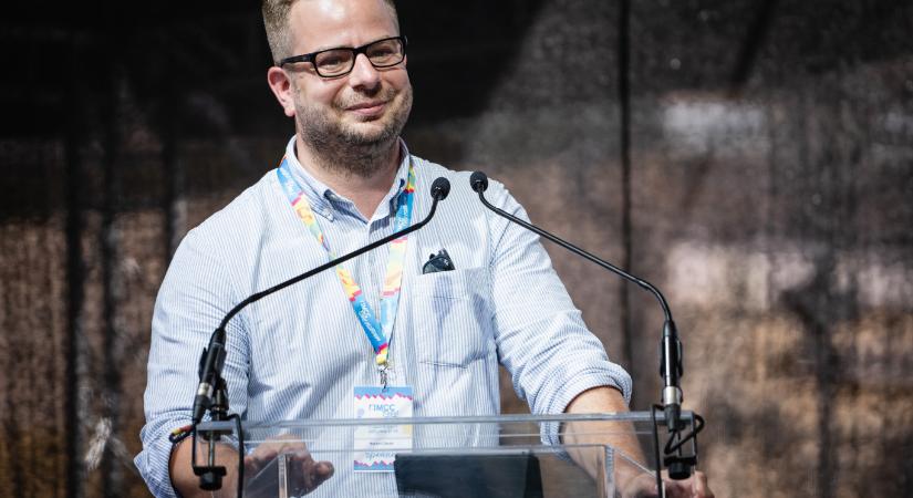 A Mandiner főszerkesztő-helyettese támogató kommentelőket toboroz Cooky adópolitikai videója alá