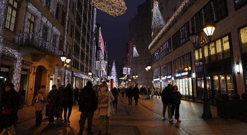 A rendőrség figyelmeztet mindenkit: a zsebtolvajok már lesben állnak a karácsonyi vásárokon