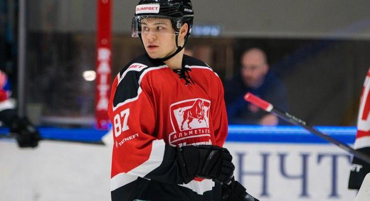 Súlyos büntetést a debreceni hokisnak