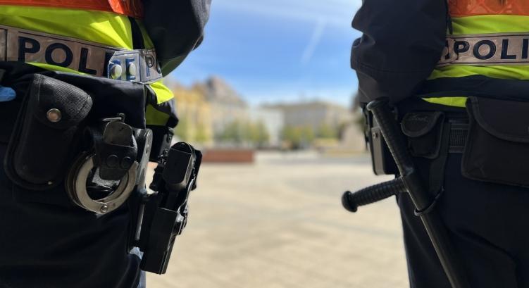 Jön a választási fegyverpénz a rendvédelmi dolgozóknak