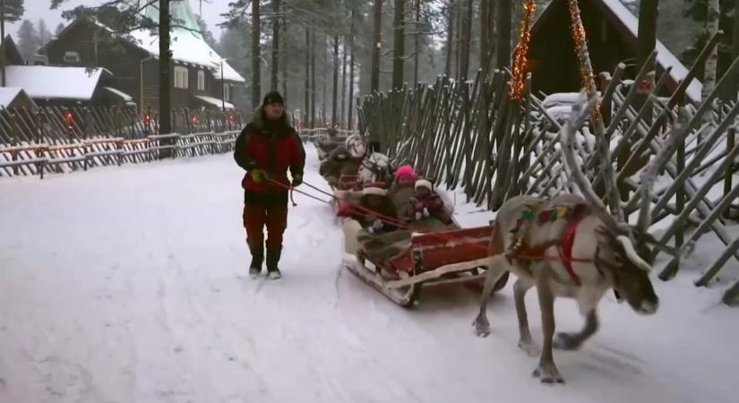 Mikulás segítői Lappföldön: így zajlik egy manó mindennapja
