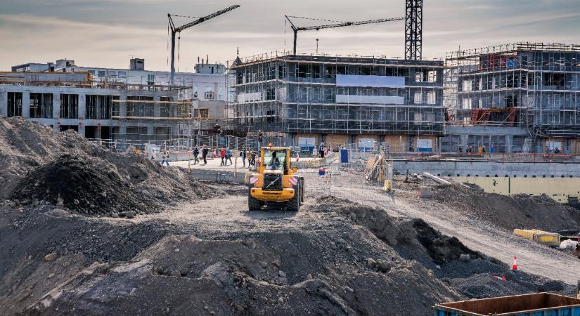 Bár negyedéves alapon stagnál a gazdaság, éves szinten más a helyzet