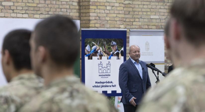 Dr. Simicskó István: a Bátrak Ligája az önismereti képességeket erősíti