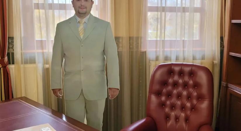 Kartonpapír mását hagyta maga után az irodában az agárdi gyógyfürdő leváltott igazgatója