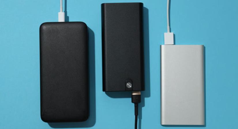 A jövőben biztonságosabbak, ám egyúttal drágábbak lehetnek a powerbankok