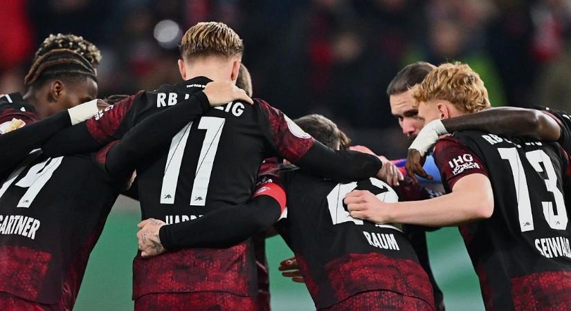 Súlyos tragédia Orbánék meccsén, meghalt egy szurkoló - külföldi körkép