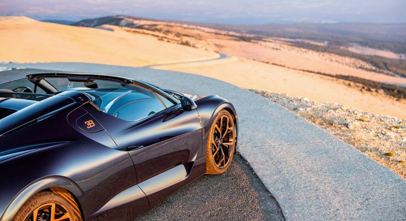 A világsztár sportoló nem akárkinek mutatta meg 2,5 milliárdos új autóját