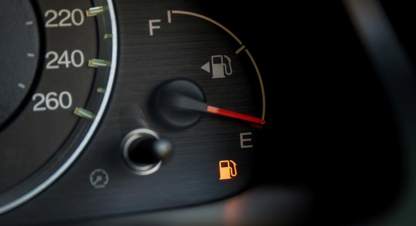 Óriási bajba sodorta magát, mert nem tankolt időben