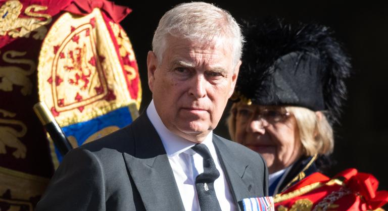 III. Károly utolsó királyi kitüntetéseitől is megfosztotta öccsét, Andrást