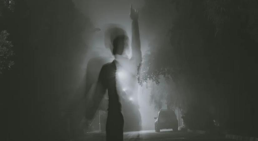 Valóságos horrorfilmé változott egy férfi élete, miután megvett egy használt könyvet