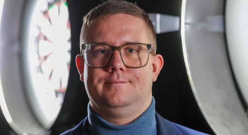 Az édesapjának tett ígéretét és a saját álmát váltja valóra a darts legnagyobb színpadán a magyar induló