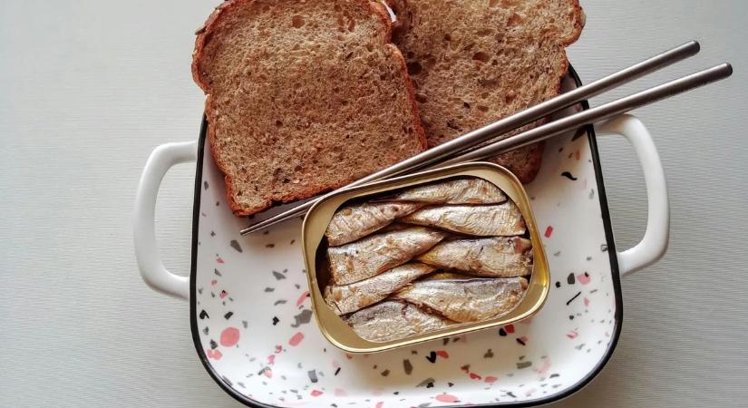 Extrém diéta: egy hónap csak halkonzervet evett, elképesztő mi történt vele