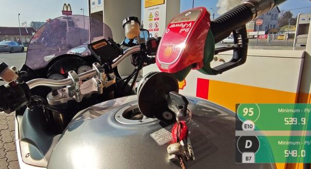 Már 540 forint alatt a benzinár, de mi lesz tavaszig?