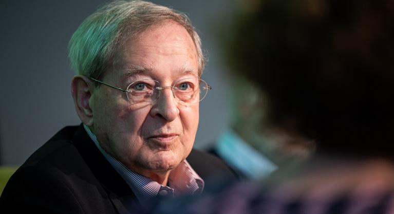 Nádas Péter könyörtelenül mesél halott barátairól