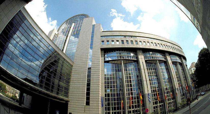 Hiába Orbán tárgyalásai Trumppal és Putyinnal, az EU betiltja az orosz energiát