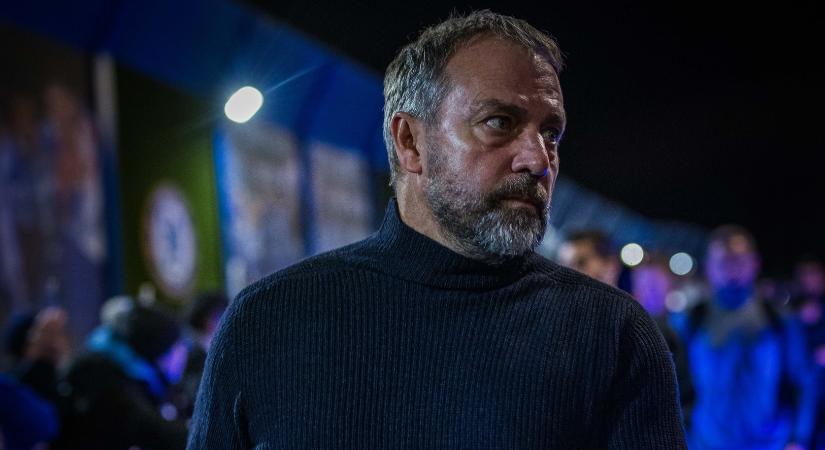 Hansi Flick az asztalt veri, ennek a játékosnak a leigazolását követeli a Barcelona vezetőitől