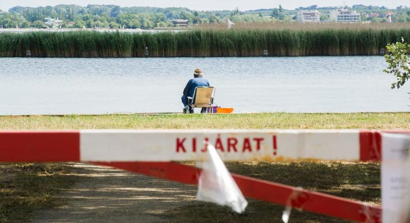 Leváltották az agárdi gyógyfürdő igazgatóját, kartonpapírmása várta az irodában az utódját