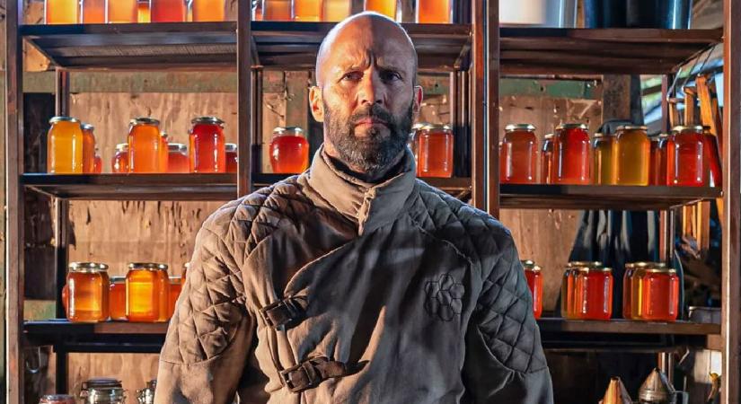 Jason Statham új filmje, a Shelter előzetesében azt teszi, amihez a legjobban ért: verekszik