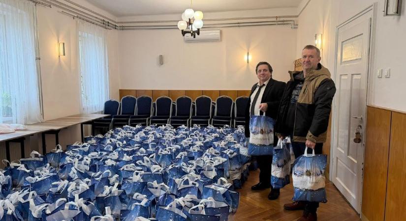 Ajándékot kapnak a 65 év felettiek, hamarosan mindenkihez megérkezik