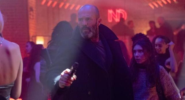 Jason Stathamnek már megint nincs kedve jó embernek lenni, de muszáj lesz – Shelter előzetes